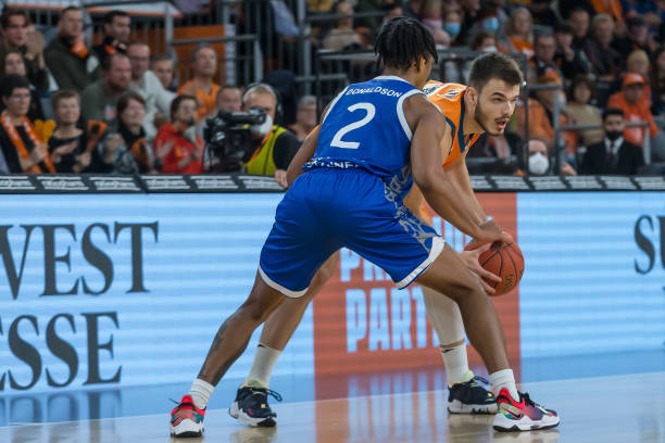 国足在面对 国足在面对