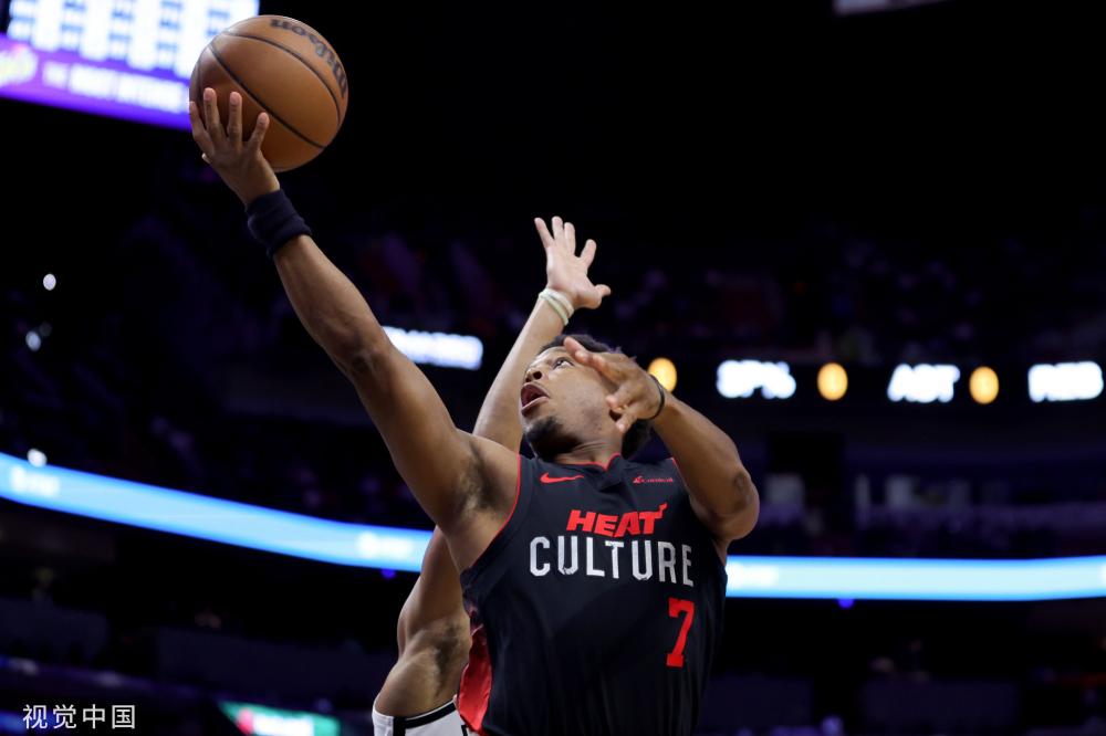 在攻防两端 在攻防两端